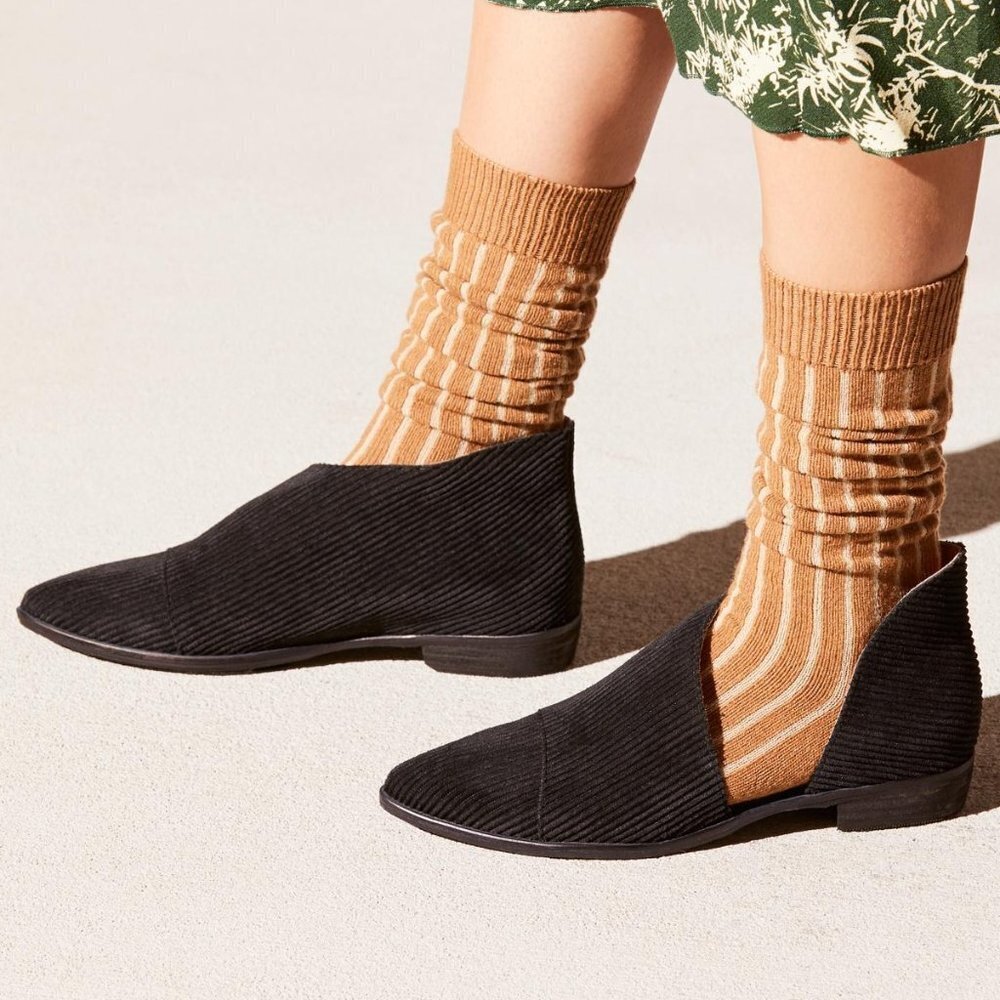 NEW FREE PEOPLE ROYALE CORDUROY FLATS SZ 38‎